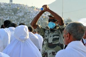 ضبط افراد متنكرين بزي نسائي في الممكلة العربية السعودية يحاولون دخول مكة المكرمة بنجاح الاجهزة الامنية