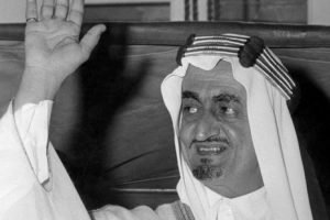 صورة الملك فيصل بن عبد العزيز تتسبب في ازمة لوزير التعليم ويجبر الملك على الاعتذار