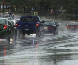 قيادة السيارة اثناء المطر نصائح مهمه لتفادي الحوادث التي تحدث في الطرق