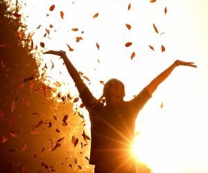 احصل علي هرمون السعادة بطريقة طبيعية ومن اهم الطرق التعرض لاشعة الشمس