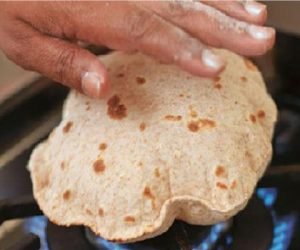 احذر تسخين الخبز على النار أو بالميكروويف يسبب اضرار بالجسم