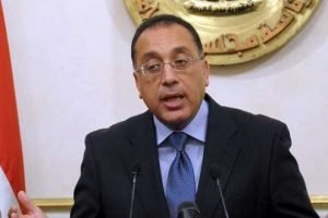 رئيس الوزراء يؤكد على عدم صمت الوزارة على ممارسات الاحتكار ويوجد آليات لتوفير السلع