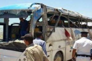 الكنيسة تؤكد على استشهاد 7 وإصابة 20في حادث الهجوم على أتوبيس المنيا.. و3 حافلات تعرضوا للهجوم