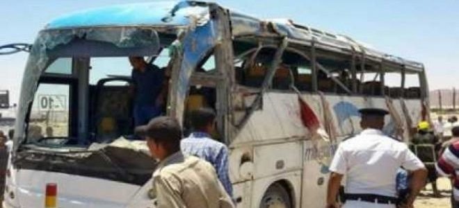 الكنيسة تؤكد على استشهاد 7 وإصابة 20في حادث الهجوم على أتوبيس المنيا.. و3 حافلات تعرضوا للهجوم