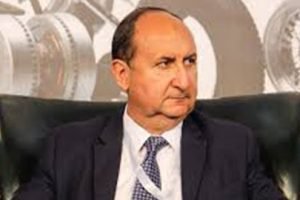 وزير الصناعة يصرح أن الحكومة ملتزمة بتطبيق “رسوم الجمارك على السيارات الأوروبية”